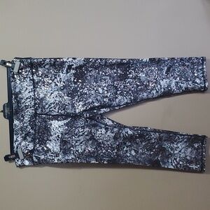 Womans capris leggings size large